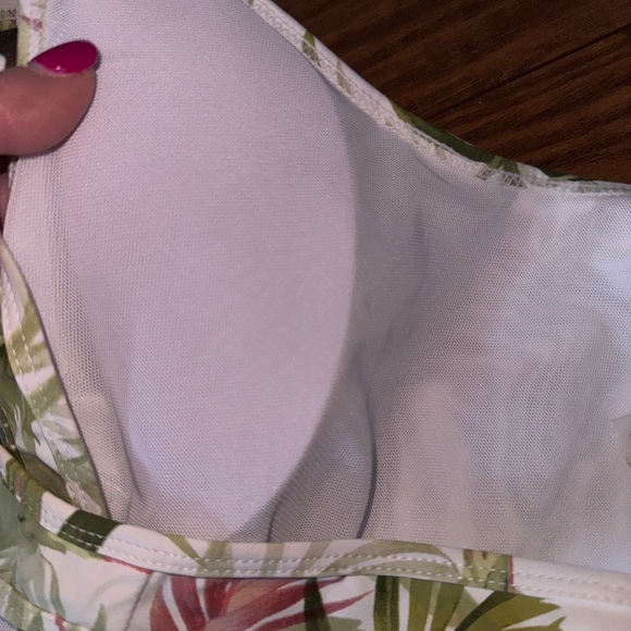 Workout Outfit - Picture 5 of 10